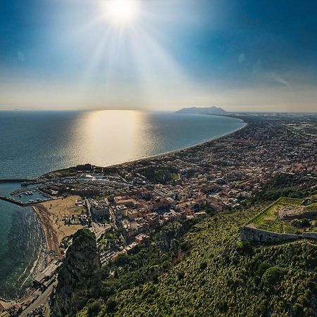 Apartament Casa Vitelli - Centro Storico A Due Passi Da Tutto Terracina Zewnętrze zdjęcie
