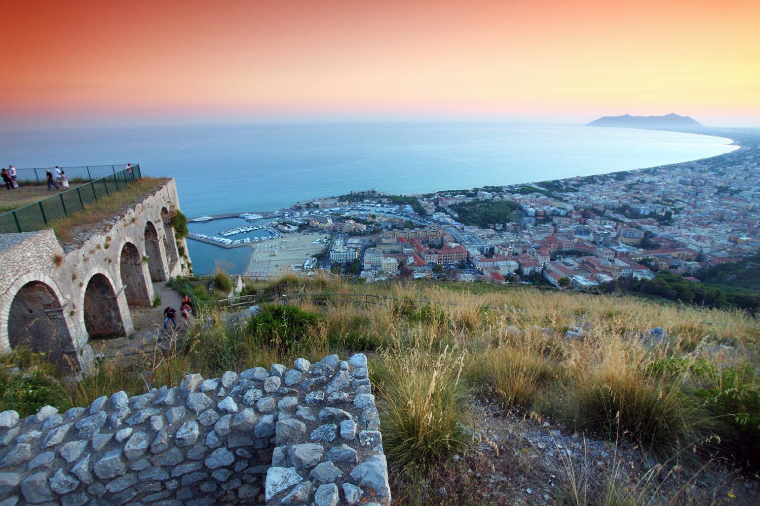 Apartament Casa Vitelli - Centro Storico A Due Passi Da Tutto Terracina Zewnętrze zdjęcie