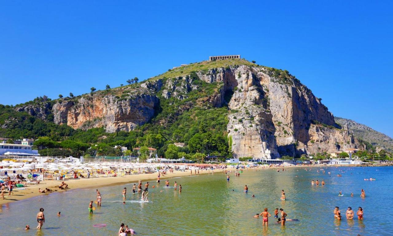 Apartament Casa Vitelli - Centro Storico A Due Passi Da Tutto Terracina Zewnętrze zdjęcie